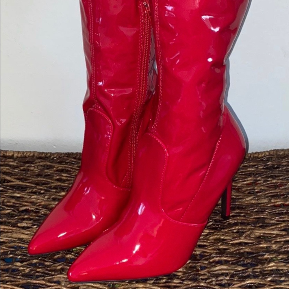 Knee high red hot boots super sexy super cute 😍❤️🤩🏆